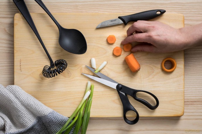 Fiskars - Essential Universal Scissors - 21 cm