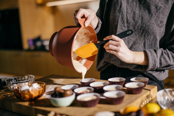 Fiskars - Essentiel Dough Scraper