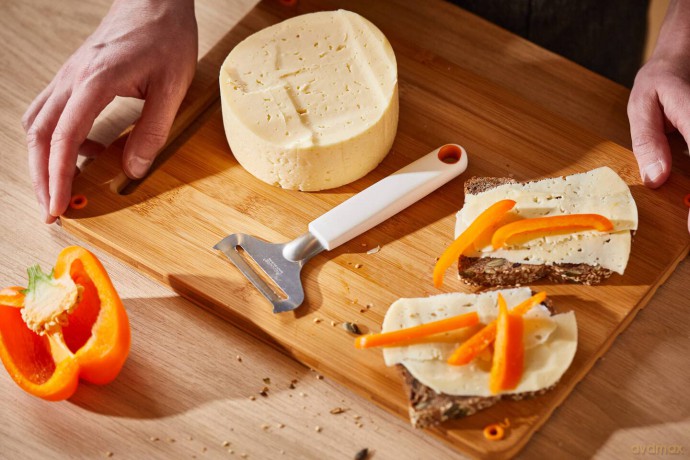 Fiskars - FunctionalForm Cheese Slicer for Soft Cheese