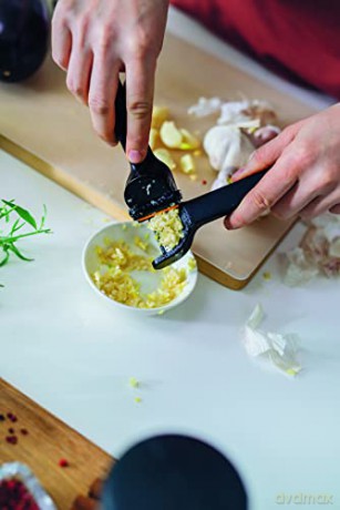 Fiskars - FunctionalForm Garlic Press
