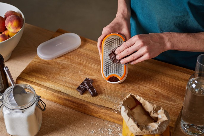 Fiskars - FunctionalForm Grater with Container