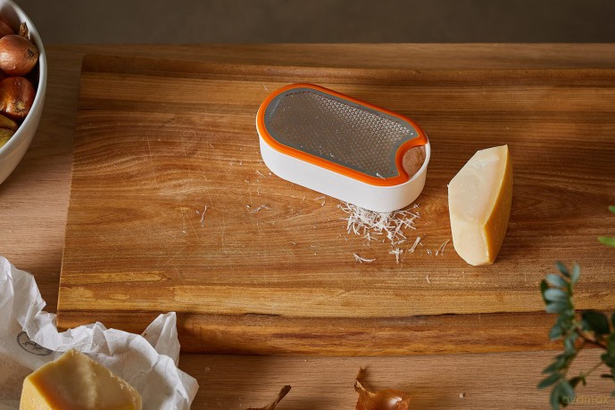 Fiskars - FunctionalForm Grater with Container