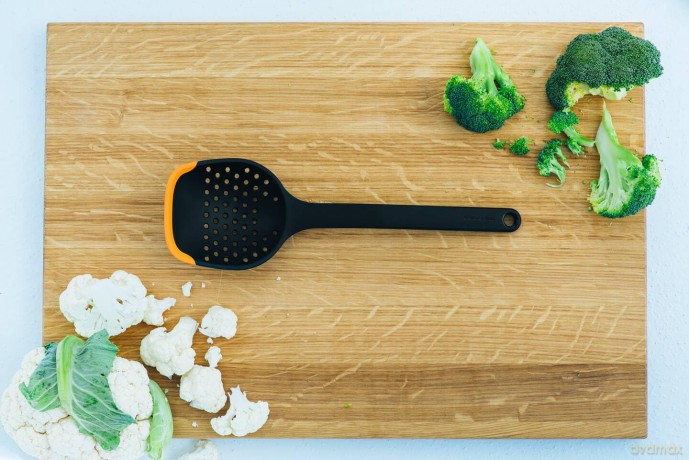 Fiskars - FunctionalForm Hollow Spoon - Drains While Serving