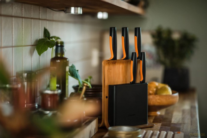 Fiskars - FunctionalForm Knife Block with 5 Knives - Bamboo