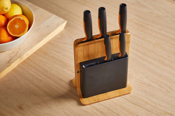 Fiskars - FunctionalForm Knife Block with 5 Knives - Bamboo