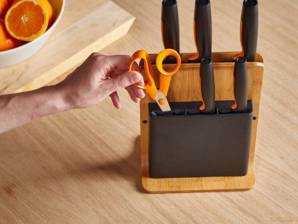 Fiskars - FunctionalForm Knife Block with 5 Knives - Bamboo