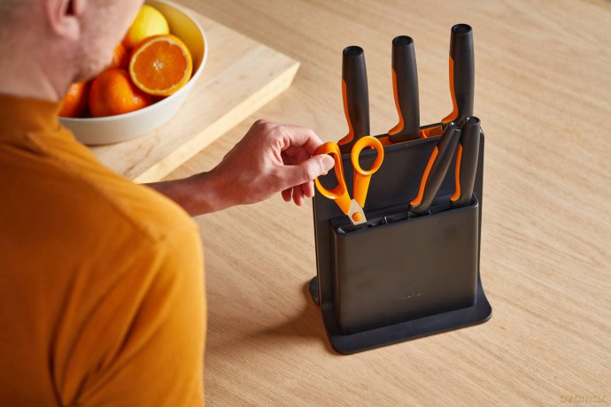Fiskars - FunctionalForm Knife Block with 5 Knives - Black