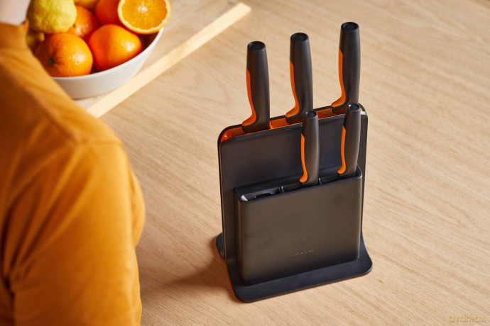 Fiskars - FunctionalForm Knife Block with 5 Knives - Black
