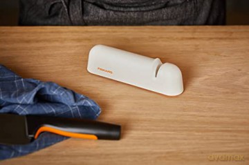 Fiskars - FunctionalForm Knife Sharpener - White