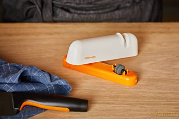 Fiskars - FunctionalForm Knife Sharpener - White