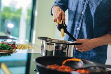 Fiskars - FunctionalForm Pasta Spoon - Easy Pasta Serving