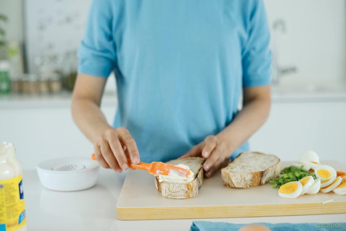 Fiskars - FunctionalForm Plastic Butter Knives - Set of 3 - Lightweight and Safe for Everyday Use