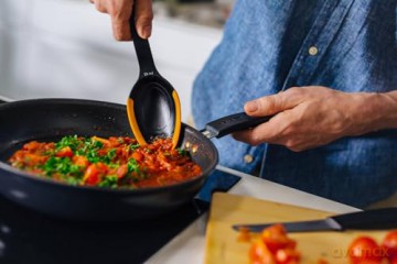 Fiskars - FunctionalForm Pot Spoon with Silicone - Gentle on Cookware