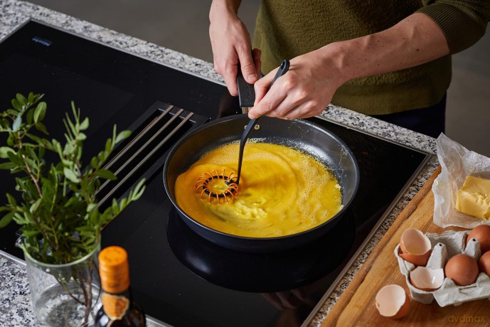 Fiskars - FunctionalForm Spiral Whisk - Perfect for Sauces and Dressings