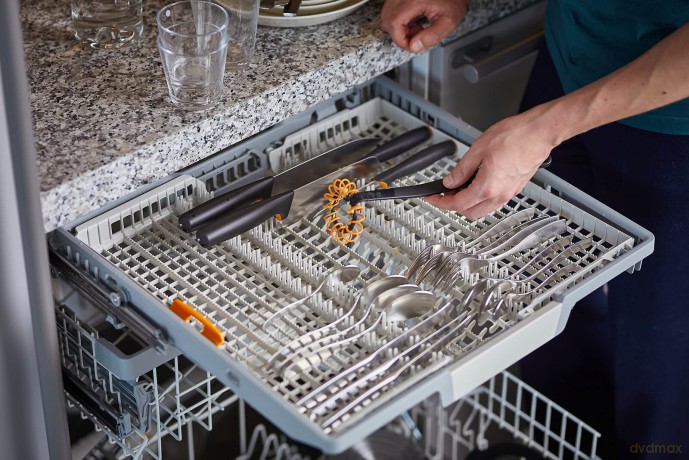 Fiskars - FunctionalForm Spiral Whisk - Perfect for Sauces and Dressings