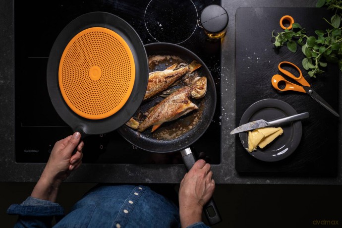Fiskars - FunctionalForm Splash Lid - Prevents Splatter While Letting Steam Escape
