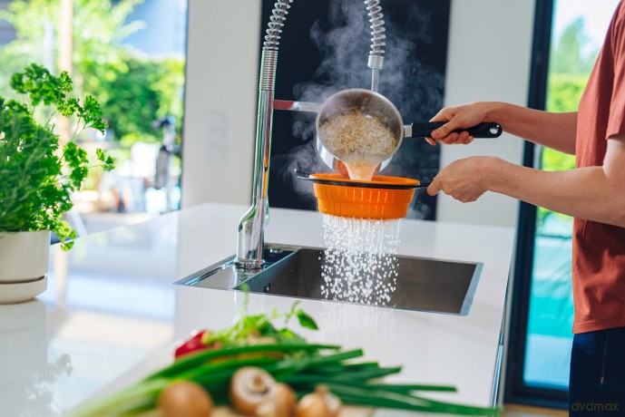Fiskars - FunctionalForm Strainer - Fast and Easy Draining for Everyday Cooking