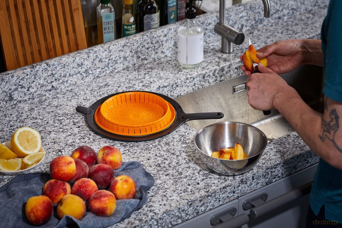 Fiskars - FunctionalForm Strainer - Fast and Easy Draining for Everyday Cooking