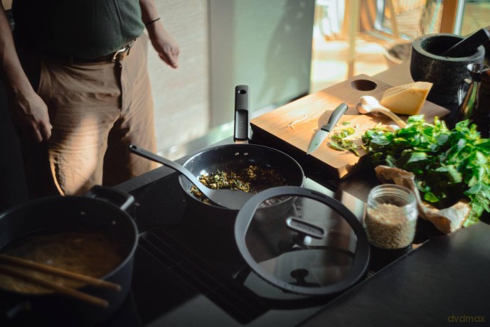 Fiskars - Hard Face Saute Pan 26 cm with Lid