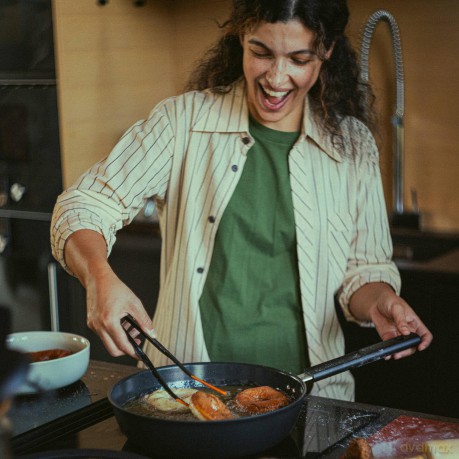 Fiskars - Hard Face Saute Pan 28 cm with Lid