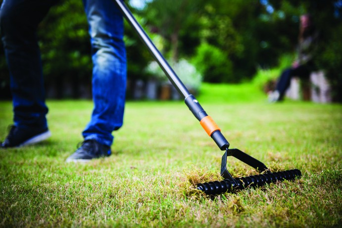 Fiskars - QuikFit Aerator Rake (Single Edge)