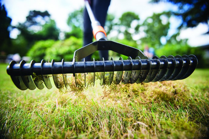 Fiskars - QuikFit Aerator Rake (Single Edge)