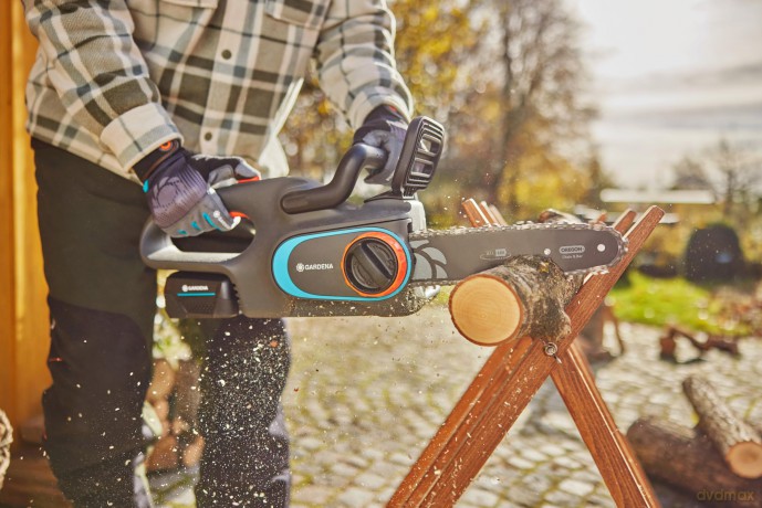 Gardena - Chainsaw PowerSaw 250/18V Ready-To-Use - Battery-Powered with 18V P4A Battery - 25 cm chain bar