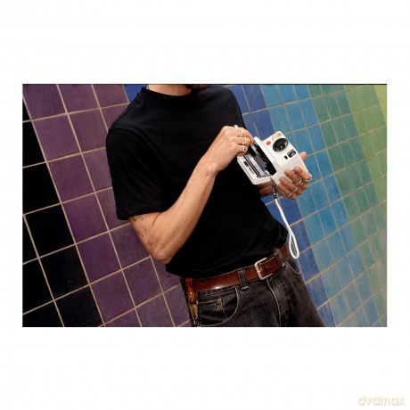 Polaroid - Now+ Gen 3 White - Bundle with Color Film (8 photos)
