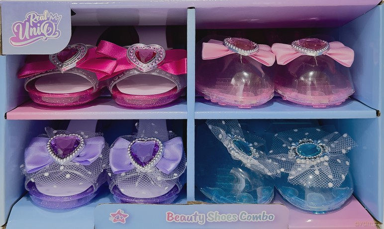 Real UniQ - Shoe Cabinet with 4 Pairs of Dress-Up Shoes - (30461)