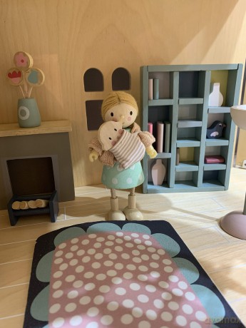 Tender Leaf - Dollhouse Figure - Mrs Goodwood and Baby - (TL8144)