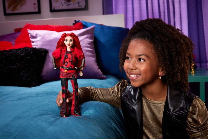 Descendants 4 - Red (Daughter of Queen of Hearts)