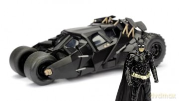 Jada - Batman The Dark Knight Batmobile 1:24 Die-Cast w/figure