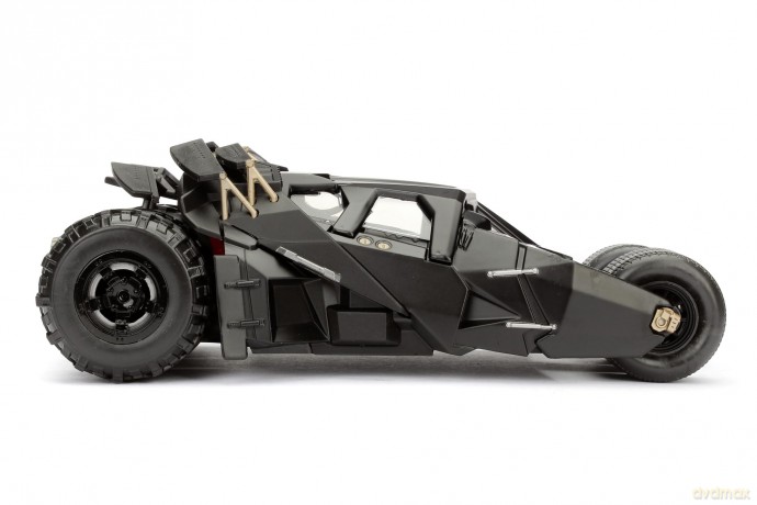 Jada - Batman The Dark Knight Batmobile 1:24 Die-Cast w/figure