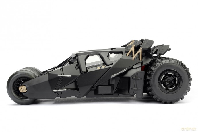 Jada - Batman The Dark Knight Batmobile 1:24 Die-Cast w/figure