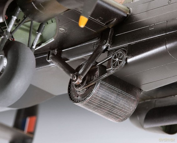 REVELL - Model Set Avro Lancaster B.III "Dambusters" 1:72