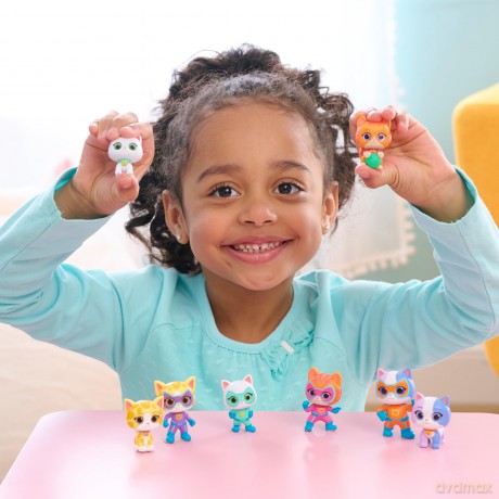 SuperKitties - Collectible Mini Figure Capsule