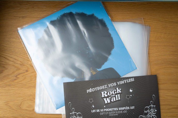 Music Protection: 50 X Pe 12 Inch Crystal Clear Outer Sleeve - 80 Micron - Rock On Wall [50xWinyl]