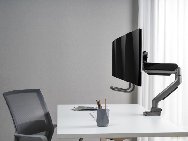 17"-32" Triple Monitor Desk Mount