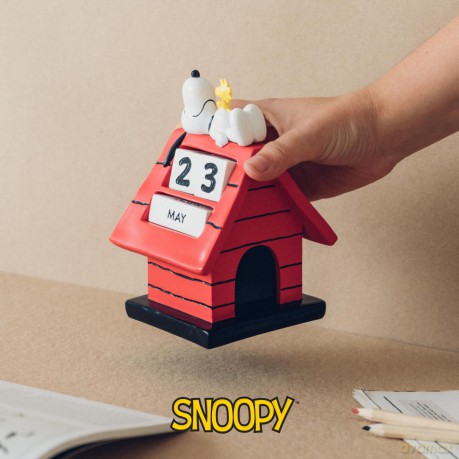 Wieczny kalendarz dekoracyjny Peanuts Snoopy Doghouse