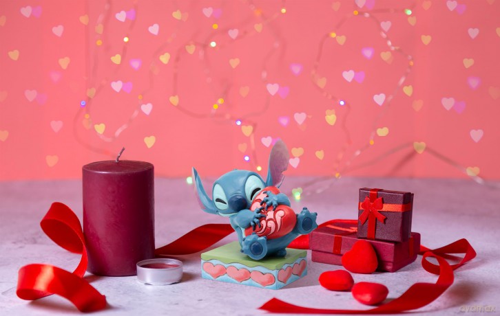 Disney Stitch Abbraccia un Cuore