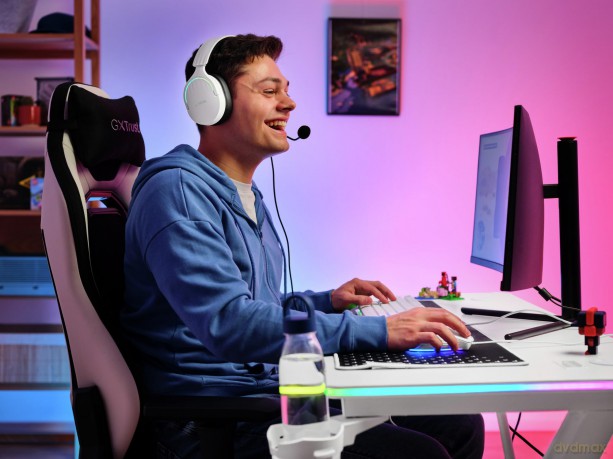 Gxt709w Luminus Rgb Deskgxt Rgb Des