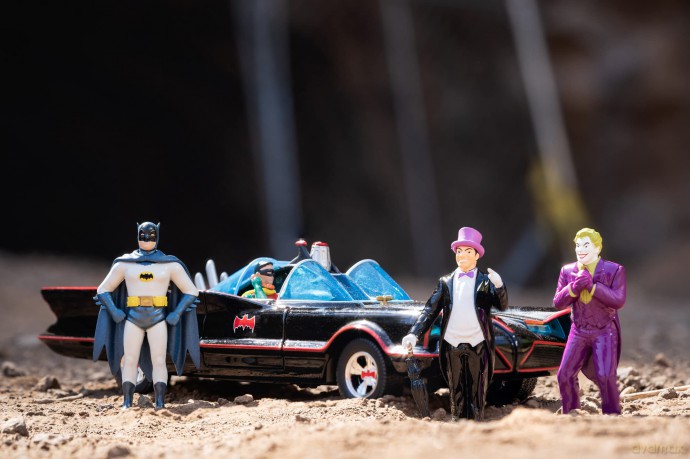 JADA Batman 1966 Classic Batmobile Deluxe Die-Cast 1:24