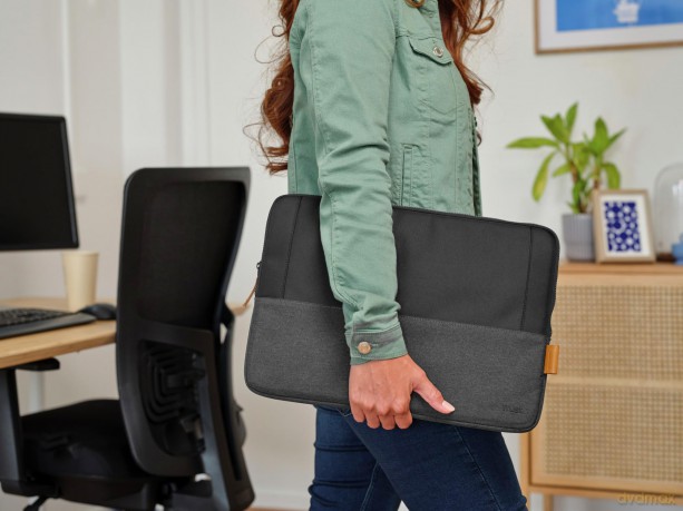 Lisboa 16" Laptop Sleeve - Black