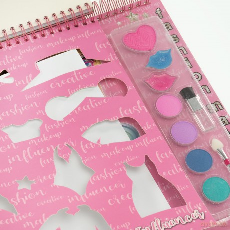 Nice: Influencer Fashion Doll Paper Book