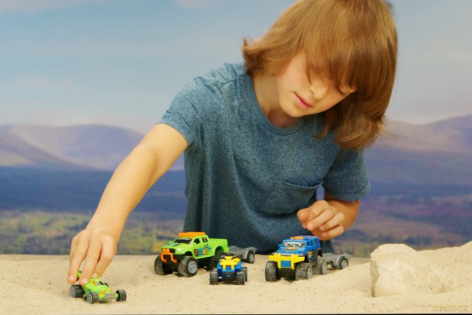 Nikko Toys: Suv Con Carrello Porta Quad (20cm)