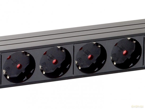 Power Strip 8bay Cee7/4 With Switch