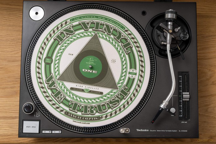 Slipmat - In Vinyl We Trust - Rock On Wall