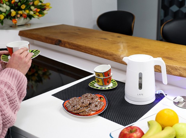 Czajnik elektryczny 1L Essential S White