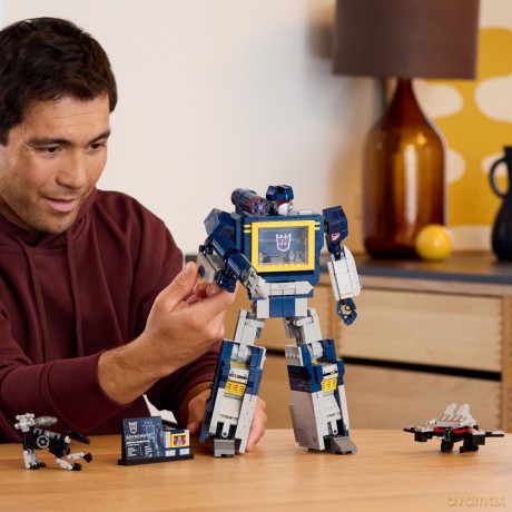 LEGO Icons 10358 Transformers: Soundwave