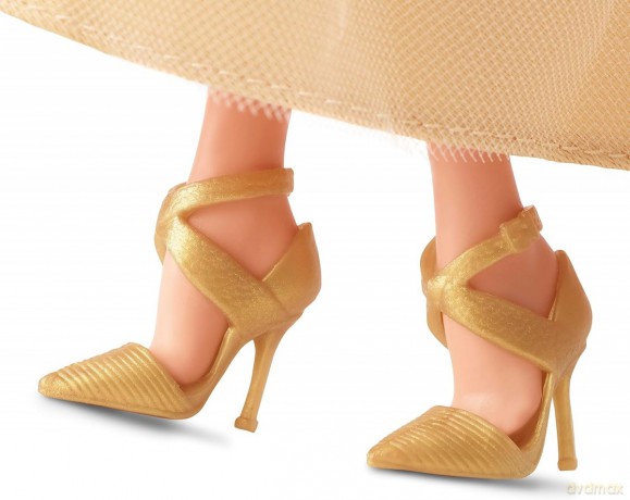 Lalka Barbie Signature z blond włosami